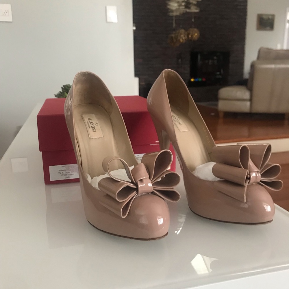 Valentino Patent Leather Heels with Bow Beige / Pink